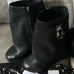 Givenchy Shark Lock Ankle Biker Boots in Grained Leather - Black - Size 40